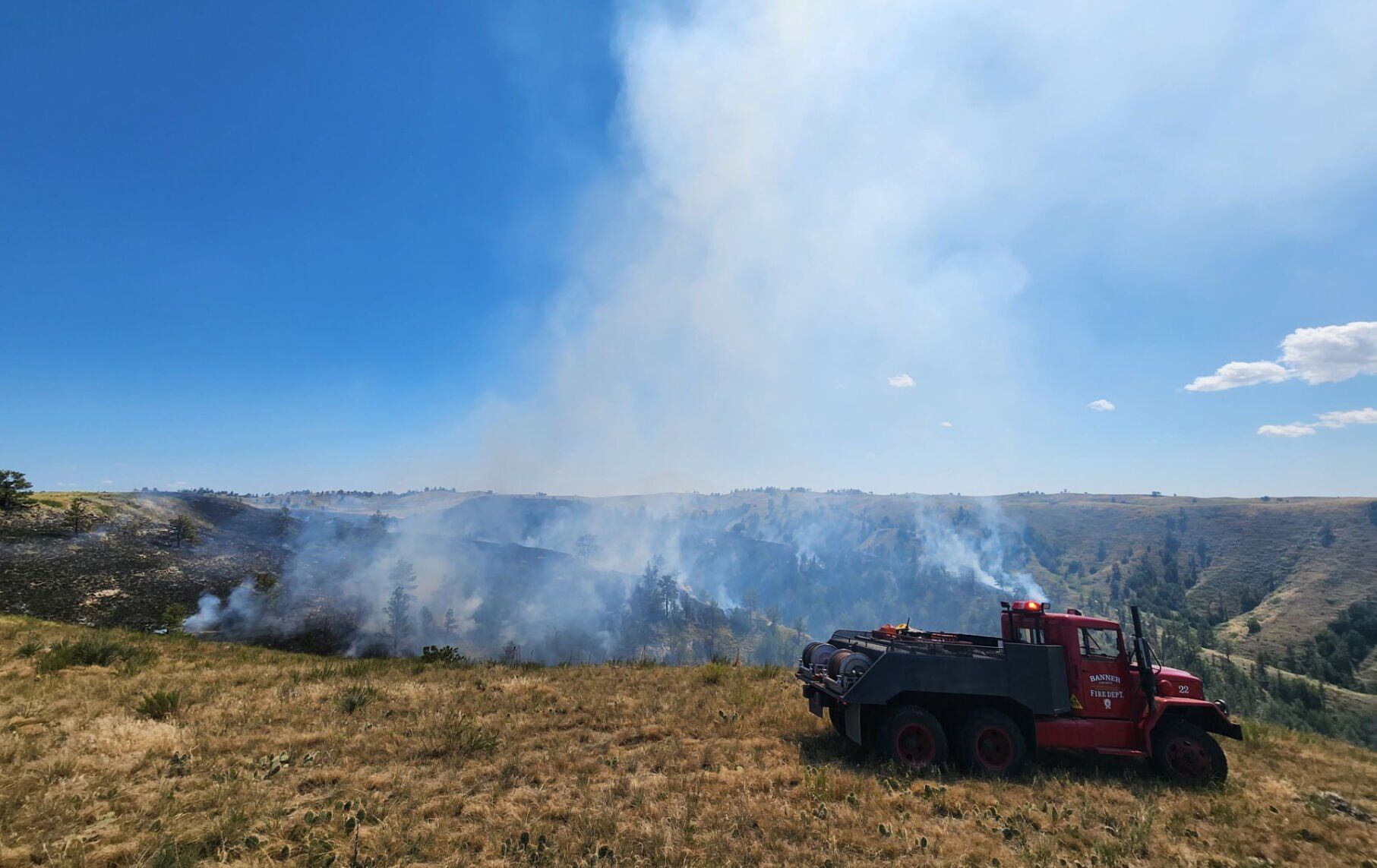 Banner County, neighboring departments battle wildfire in Wildcat Hills